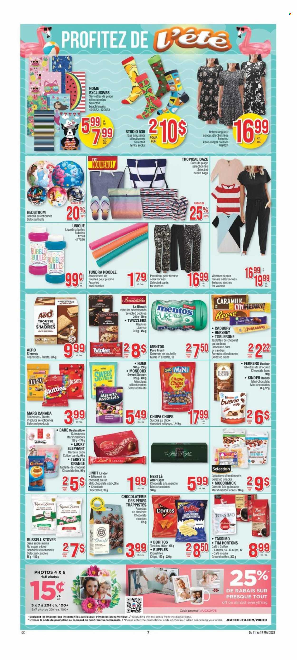 thumbnail - Jean Coutu Flyer - May 11, 2023 - May 17, 2023 - Sales products - cookies, marshmallows, milk chocolate, Mentos, Mars, cotton candy, lollipop, Kinder Bueno, biscuit, Toblerone, After Eight, Cadbury, Dairy Milk, Skittles, chocolate bar, Doritos, tortillas, chips, Ruffles, salty snack, noodles, coffee, ground coffee, coffee capsules, K-Cups, pants, serviettes, candle, beach towel, socks, pool noodle, robe, Nestlé, Lindt, Lindor, Ferrero Rocher. Page 4.