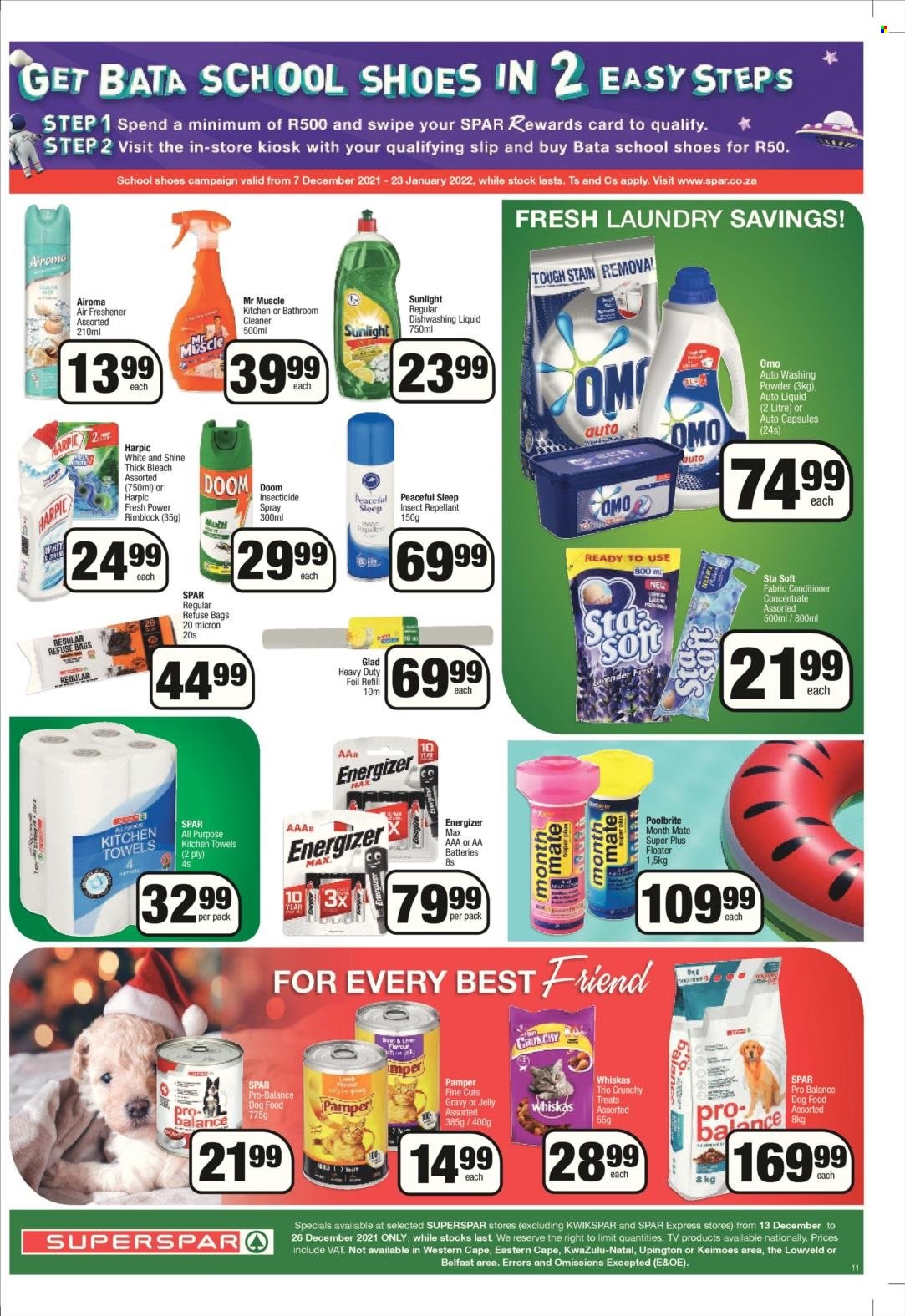 SPAR catalogue  - 13/12/2021 - 26/12/2021 - Sales products - jelly, kitchen towels, bleach, cleaner, Harpic, Mr. Muscle, fabric conditioner, Omo, thick bleach, laundry powder, Sunlight, dishwashing liquid, refuse bag, insecticide, air freshener, animal food, dog food, Whiskas, Pamper. Page 11.