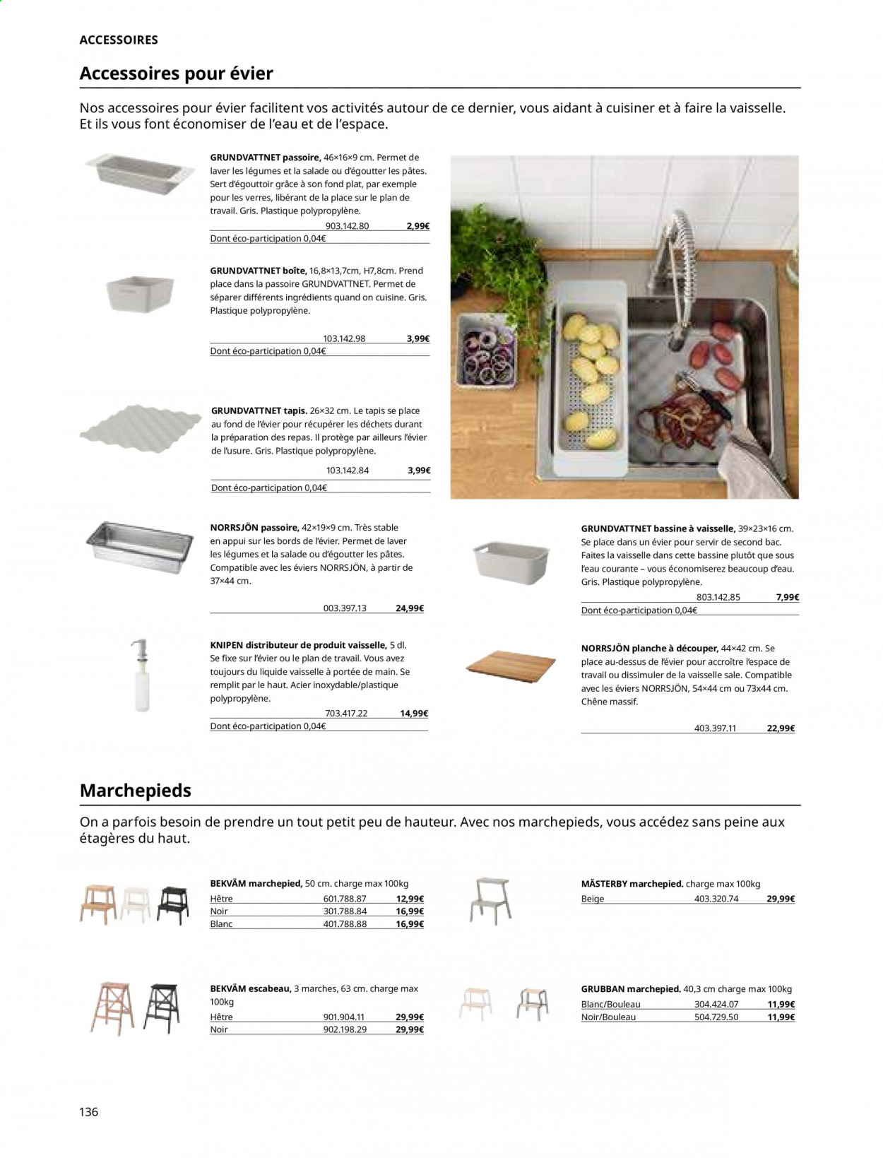 thumbnail - Catalogue IKEA - Produits soldés - plan de travail, marchepied, passoire, planche à découper, bassine, tapis, escabeau. Page 136.